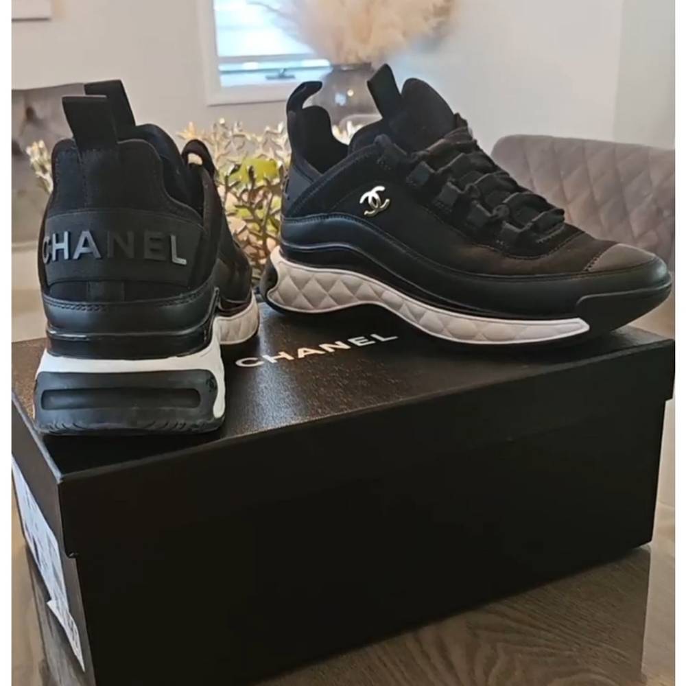 EUC Chanel Black and White Sneakers. Full Inclusion🔥